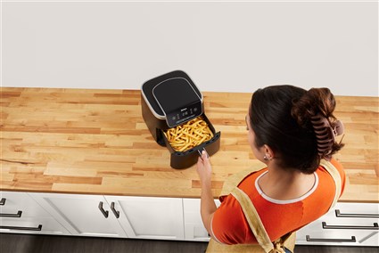 Ninja AF140EU Friteuse Air 4-en-1 sans Huile, 4.7L, 2000W, 6 Programmes (Frire, Rôtir, Réchauffer, Déshydrater), Casserole Antiadhésive et Lavable au Lave-vaisselle