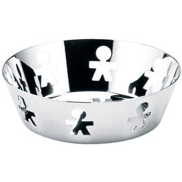 Alessi Girotondo Panier à pain rond en acier inoxydable 18cmころdejeau de forme personnage de 18 cm de diamètre, couleur métallique de la collection Girotondo est conçu par King-Kong pour apporter une touche moderne et amusante à votre service de table. Fabriqué en acier inoxydable 18/10 de haute qualité, ce panier rond présente un motif de perforations en forme de petits personnages.<ul><li>Conception : Créé par King-Kong (architectes Stefano Giovannoni et Guido Venturini)</li><li>Usage : Parfait pour servir le pain de manière élégante et ludique</li><li>Matériau : Acier inoxydable 18/10</li><li>Caractéristiques : Panier rond perforé avec motif de personnages</li><li>Dimensions : Diamètre de 18 cm, hauteur de 190 mm, largeur de 190 mm et profondeur de 70 mm</li><li>Poids : 380 g</li></ul>