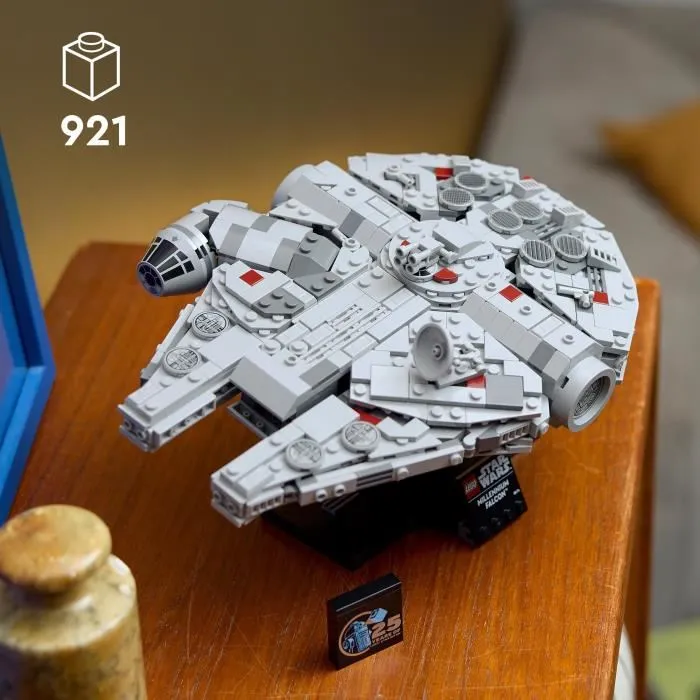 LEGO Star Wars 75375 Millennium Falcon - Set de Construction Vaisseau Spatial pour Adultes - Replique Moyenne - 921 Pièces