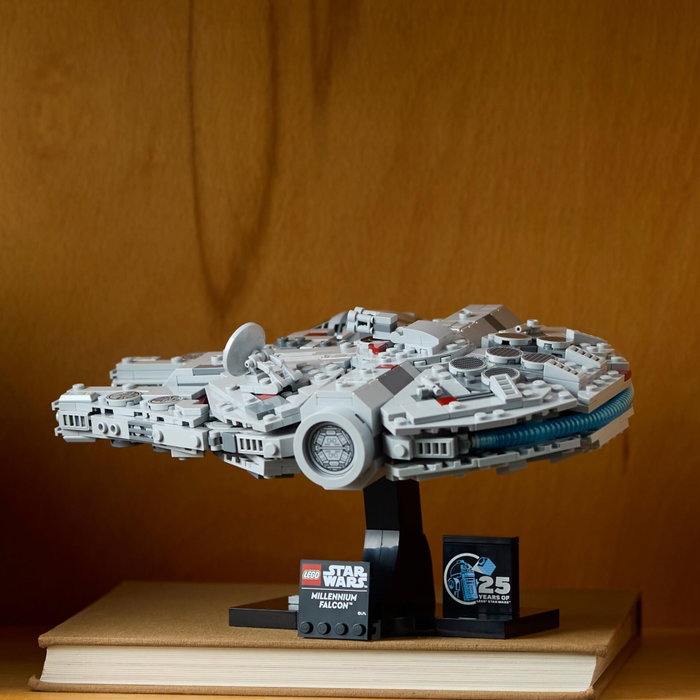 LEGO Star Wars 75375 Millennium Falcon, Modèle de Collection 25e Anniversaire LEGO Star Wars 75375 Millennium Falcon, Modèle de Collection 25e Anniversaire