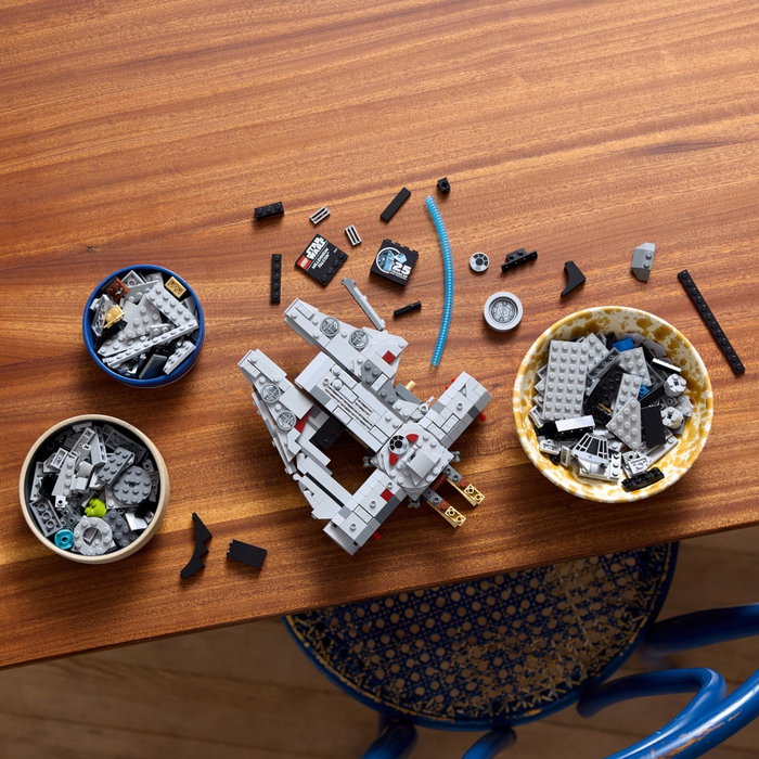 LEGO Star Wars 75375 Millennium Falcon, Modèle de Collection 25e Anniversaire LEGO Star Wars 75375 Millennium Falcon, Modèle de Collection 25e Anniversaire