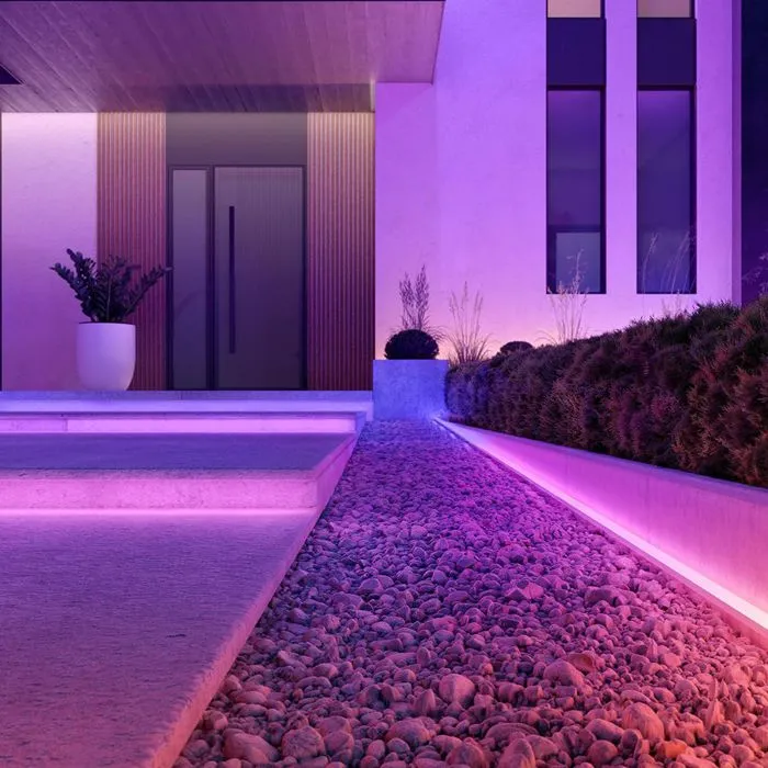 Philips Hue Ruban LED Neon Extérieur 5m 1100 lm, Éclairage d'ambiance couleur et blanc, Ajustable et Résistant Chromasync