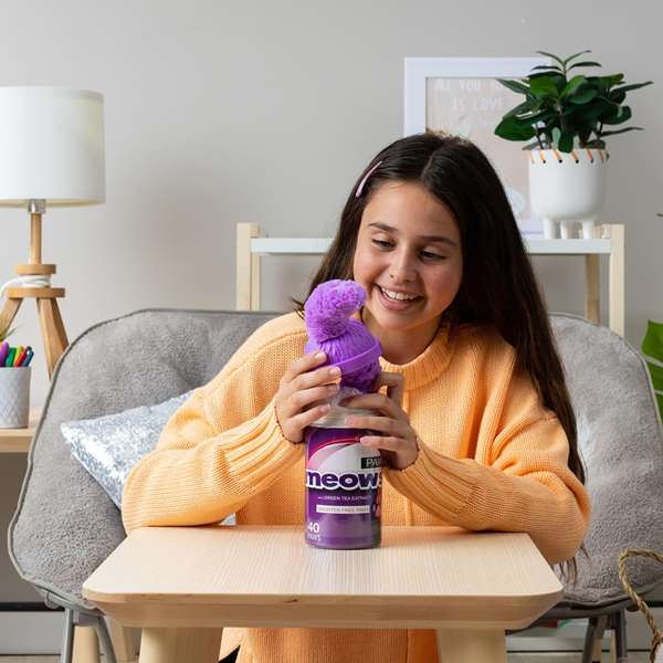 Bizak - Peluche Gatos Mimimiau 24 cm, chat peluche interactif qui adore se faufiler partout - Modèles assortis