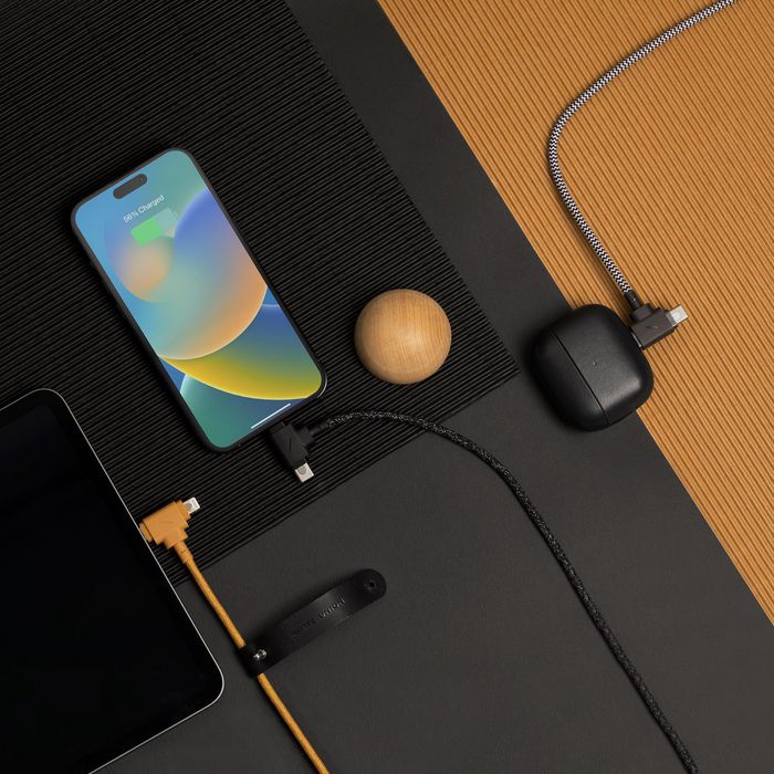 Native Union Belt Cable Universal - Câble 2-en-1 USB-C et Lightning 1.5 m - 60W - Construction écologique avec fibre aramide et cuir recyclé