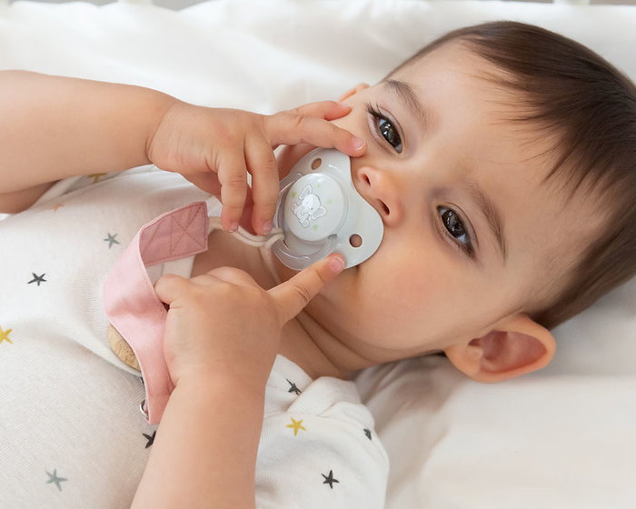 KioKids Dolci Amici - Set de 2 Sucettes Orthodontiques, Gris, pour Bébés de 18 Mois et Plus, en Silicone, Adaptées au Développement Buccal