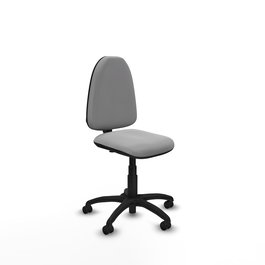 Chaise de bureau Aýna avec mécanisme de contact permanent de base, rembourrée en simili cuir gris clair. Équipée d'une base en polyamide noir, sans accoudoirs et avec roulettes pour parquet.