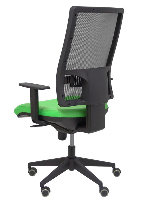 Chaise Horna Synchro 5 positions tissu Vert pistache Maille Noir Base pyramidale noire Accoudoir 1D Sans appui-tête Roulettes pour moquette Chaise Horna Synchro 5 positions tissu Vert pistache Maille Noir Base pyramidale noire Accoudoir 1D Sans appui-tête Roulettes pour moquette