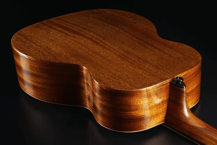 LAG Guitare Acoustique Travel Spruce Folk, Table Épicéa Massif, Dos et Éclisses Acajou, Format Voyage