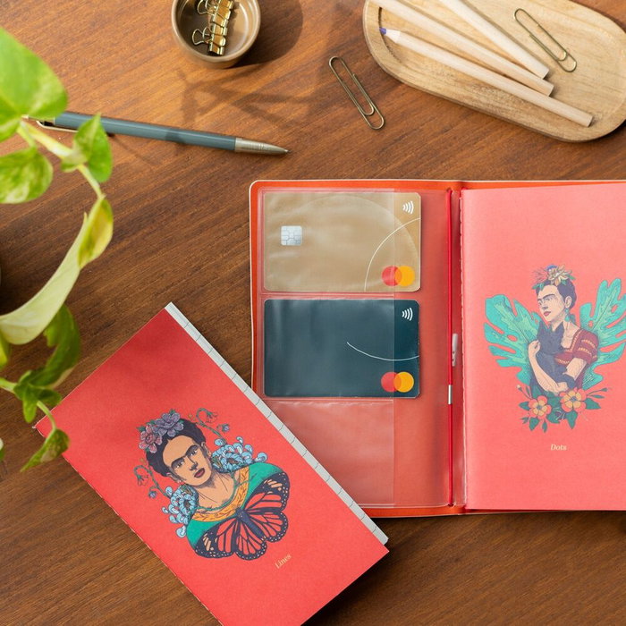 ERIK - Carnet de voyage Frida Kahlo - 12x19.5 cm - Avec 2 cahiers de 80 pages remplaçables (bullet & lignes) - Couverture souple et élastique