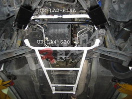 Ultra Racing Renfort de châssis avant inférieur 4 points pour Nissan Skyline R34 GTT