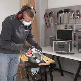 Powerplus PPS1200 Scie circulaire 1200 W, lame 185 mm, coupe max 65 mm, poignée souple, capuchons de balais externes pour changement rapide