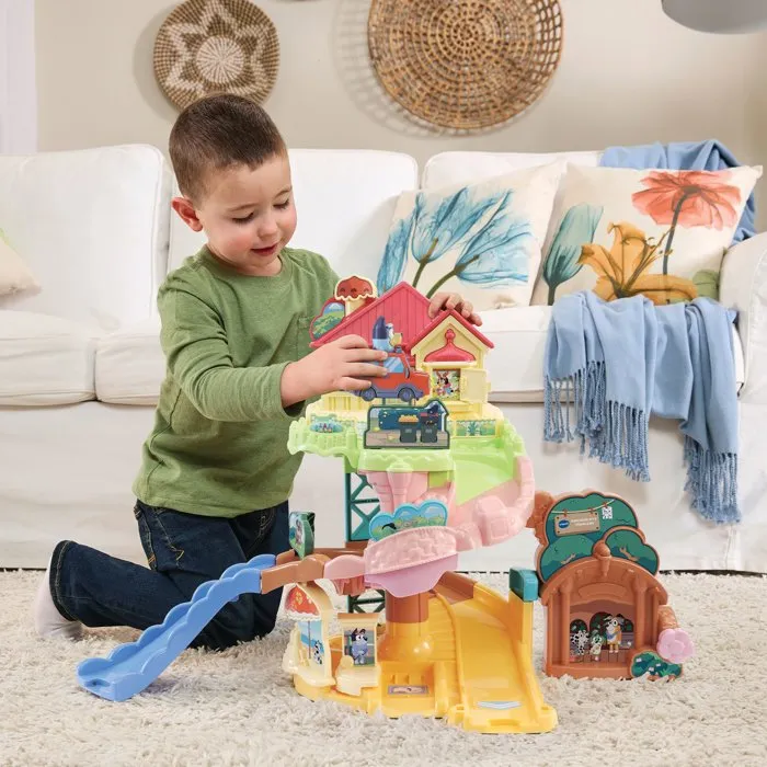 VTECH Tut Tut Bolides Bluey - Parcours City Toboggan et voiture familiale multicolore VTECH Tut Tut Bolides Bluey - Parcours City Toboggan et voiture familiale multicolore