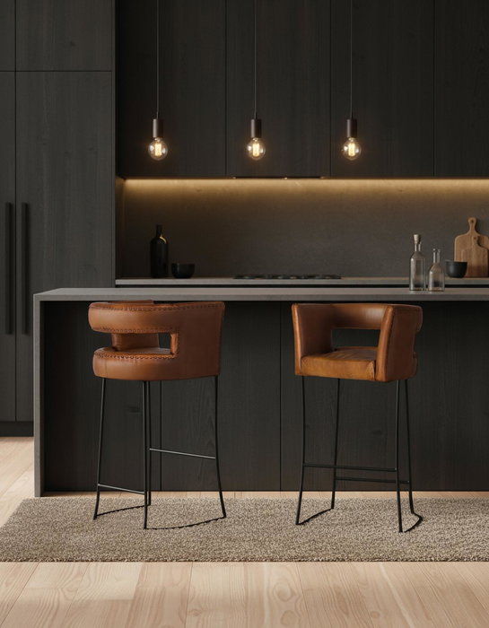 GINER Y COLOMER Tabouret en cuir naturel cognac avec structure métallique noire curviligne - Hauteur 101 cm, largeur 60 cm