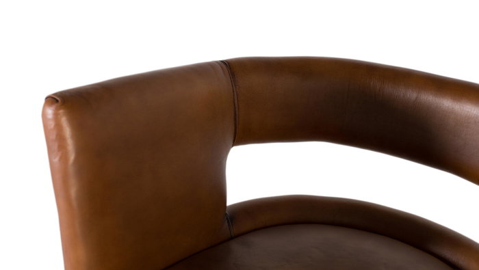 GINER Y COLOMER Tabouret en cuir naturel cognac avec structure métallique noire curviligne - Hauteur 101 cm, largeur 60 cm