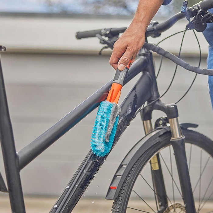 Gardena Cleansystem Kit de nettoyage pour vélo avec brosse et shampoing wax
