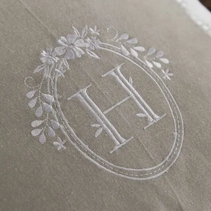 Today Coussin décoratif Charme 40x40 cm - Broderie Berenice - Housse en coton et chambray bicolore - Garnissage polyester