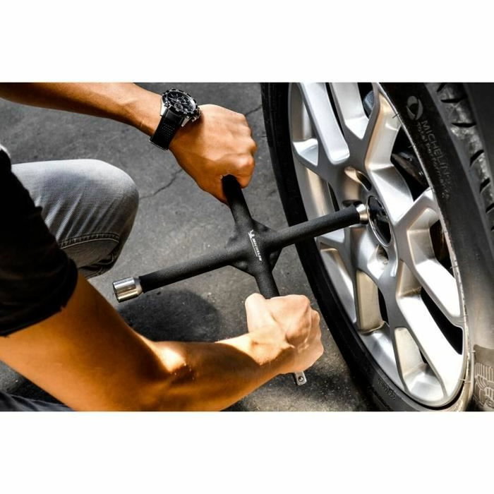 Michelin Clé en croix démonte-roue 17/19/21mm et carré 1/2, renforcée avec revêtement mousse antidérapante Michelin Clé en croix démonte-roue 17/19/21mm et carré 1/2, renforcée avec revêtement mousse antidérapante