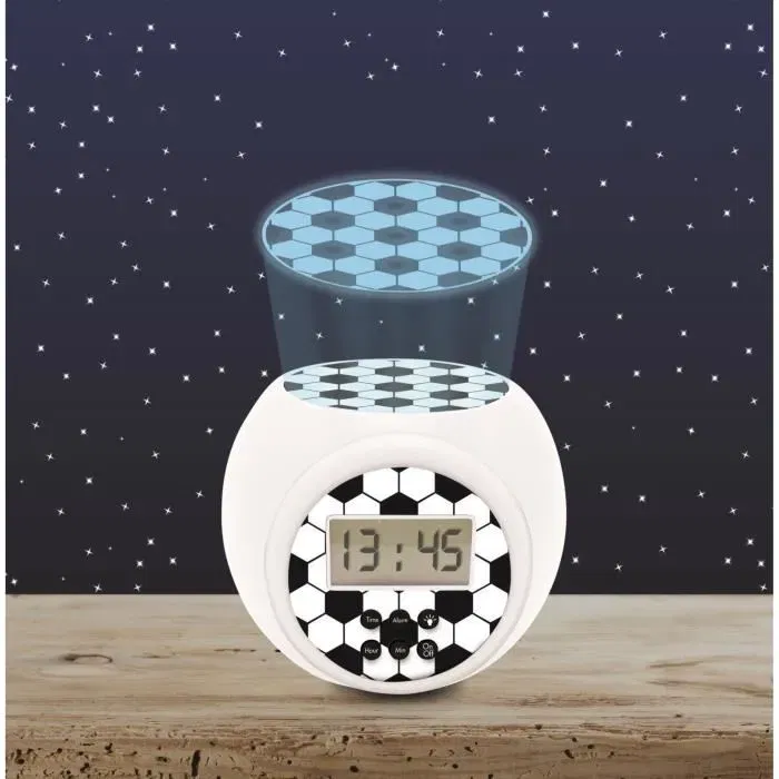 Lexibook Réveil Projecteur Édition Football - Réveil enfant avec projection de ballon 3 couleurs au plafond, écran LCD rétroéclairé, veilleuse et snooze, 3 piles AAA