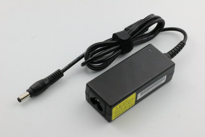 CoreParts - Adaptateur secteur AC 12V 3A avec câble d'alimentation - Compatibilité garantie - Garantie 18 mois CoreParts - Adaptateur secteur AC 12V 3A avec câble d'alimentation - Compatibilité garantie - Garantie 18 mois
