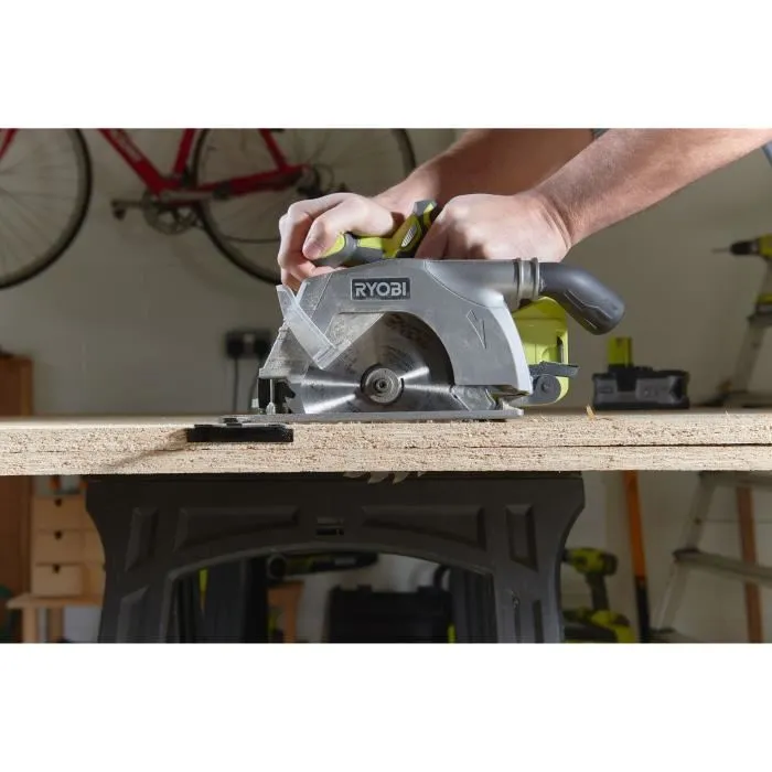 Ryobi Scie circulaire sans fil 18V ONE+ R18CS-0 - Diamètre 165 mm, profondeur de coupe 52 mm, 4700 tr/min, livrée avec lame 24 dents