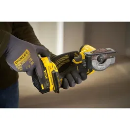 Stanley Fatmax V20 SFMCM300B-XJ - Mini scie circulaire plongeante sans fil 18V Brushless - Capacité de coupe bois 19 mm - Sans batterie