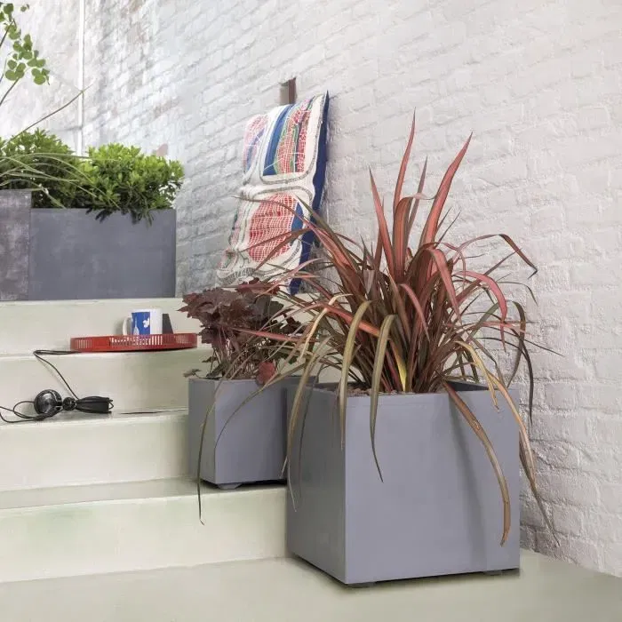 Deroma Pot de fleurs Cube Millennium R - 39x39.1 cm - Avec réserve d'eau - Matière recyclée - Résistant au gel et aux UV - Gris cendré - Volume 40.4L