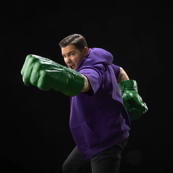 Hasbro Poings de l'incroyable Hulk avec effets sonores électroniques, Marvel Legends Series