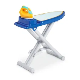 Ecoiffier Table à repasser enfant avec fer et centrale vapeur intégrée jouet ménager réaliste - Origine France Garantie