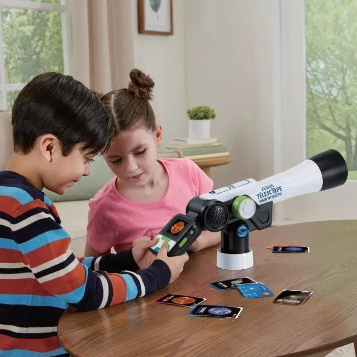 VTech Genius XL Télescope Vidéo Interactif pour Enfants avec Écran 2.4", Zoom x110, Fonction Photo, Contenu NASA - 7 à 99 ans VTech Genius XL Télescope Vidéo Interactif pour Enfants avec Écran 2.4", Zoom x110, Fonction Photo, Contenu NASA - 7 à 99 ans
