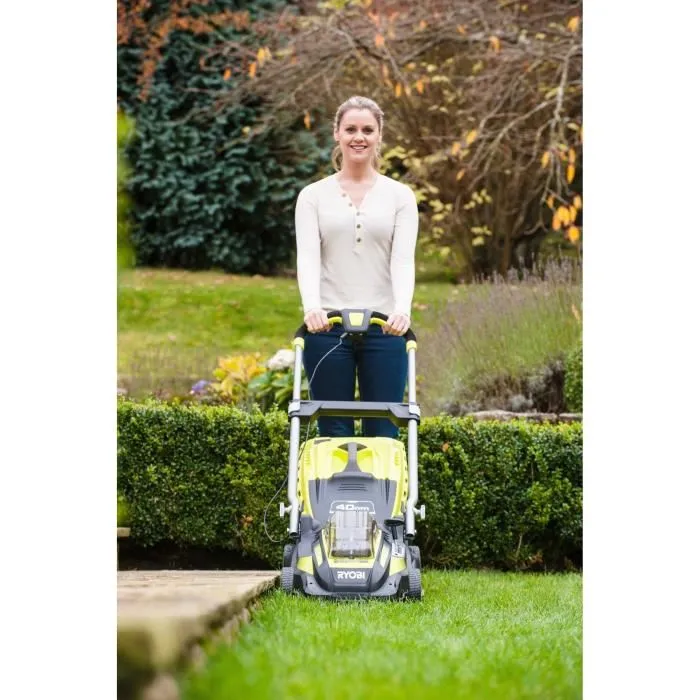 Ryobi Tondeuse à gazon électrique sans fil 36V RLM36X41H60PG avec batterie lithium 6.0 Ah et chargeur, Ø de coupe 40 cm, fonction mulching et ramassage Ryobi Tondeuse à gazon électrique sans fil 36V RLM36X41H60PG avec batterie lithium 6.0 Ah et chargeur, Ø de coupe 40 cm, fonction mulching et ramassage
