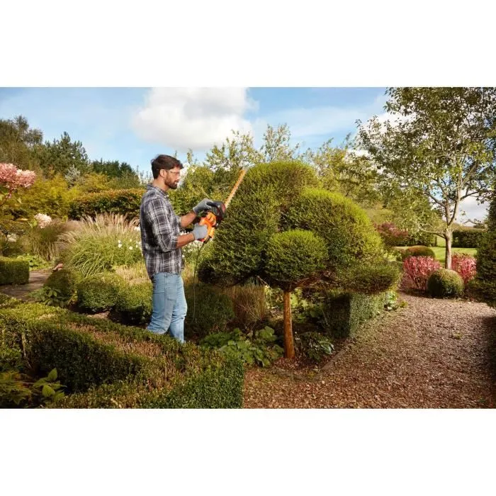 Black+Decker taille-haies électrique filaire BEHTS301-QS 500W avec lame de scie Sawblade de 50 cm pour haies petites à moyennes Black+Decker taille-haies électrique filaire BEHTS301-QS 500W avec lame de scie Sawblade de 50 cm pour haies petites à moyennes