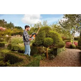 Black+Decker taille-haies électrique filaire BEHTS301-QS 500W avec lame de scie Sawblade de 50 cm pour haies petites à moyennes