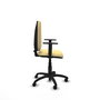 Chaise de bureau Aýna avec mécanisme de contact permanent de base, revêtue de simili cuir couleur crème. Équipée d'une base en polyamide noir, d'accoudoirs 1D et de roulettes pour parquet