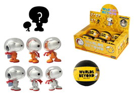 Peanuts Capsule figurines Worlds Beyond Snoopy Display (6)