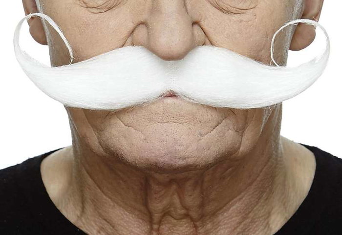 My Other Me - Moustache blanche taille unique - Déguisement / Accessoire en Multicolor - Version multilingue (Espagnol, Français, Anglais) My Other Me - Moustache blanche taille unique - Déguisement / Accessoire en Multicolor - Version multilingue (Espagnol, Français, Anglais)
