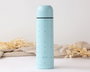 KioKids Termo Isotherme pour Liquides 500 mL, Bleu, Double Paroi Acier Inoxidable, 24h Froid / 12h Chaud, Anti-goutte, Bouchon Hermétique, Collection Petits Moments