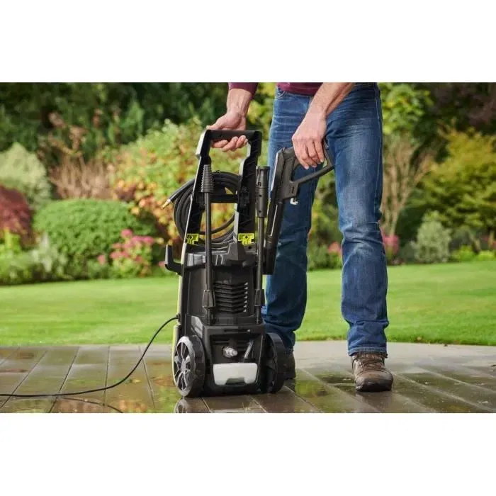 Ryobi RY130PWA Nettoyeur haute pression 1600 W 130 bars, débit 420 L/h, flexible 5 m, réservoir détergent, lances vario et turbo, brosse multi-surfaces Ryobi RY130PWA Nettoyeur haute pression 1600 W 130 bars, débit 420 L/h, flexible 5 m, réservoir détergent, lances vario et turbo, brosse multi-surfaces