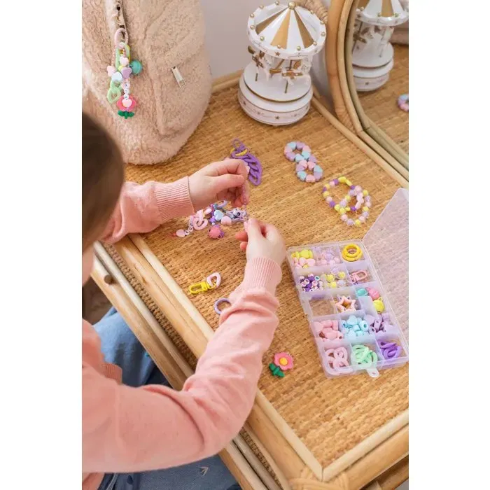 Sycomore - Kit Créatif Atelier de Bijoux Porte-Bonheur avec Perles Lettres, Charms et Grelots - Loisir Créatif Enfant dès 7 Ans
