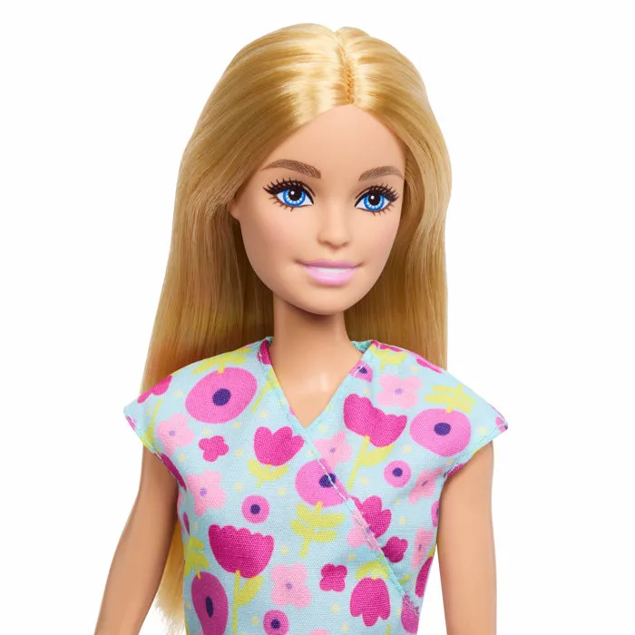 Barbie JMK12 Coffret de Jeu Pédiatre Barbie Careers avec Poupée Barbie, 2 Bébés, Table d'Examen et Accessoires