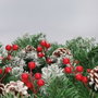 Bambasy Couronne de Noël Baliti effet neige avec if et pommes de pin, Ø50cm