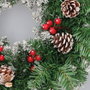 Bambasy Couronne de Noël Baliti effet neige avec if et pommes de pin, Ø50cm