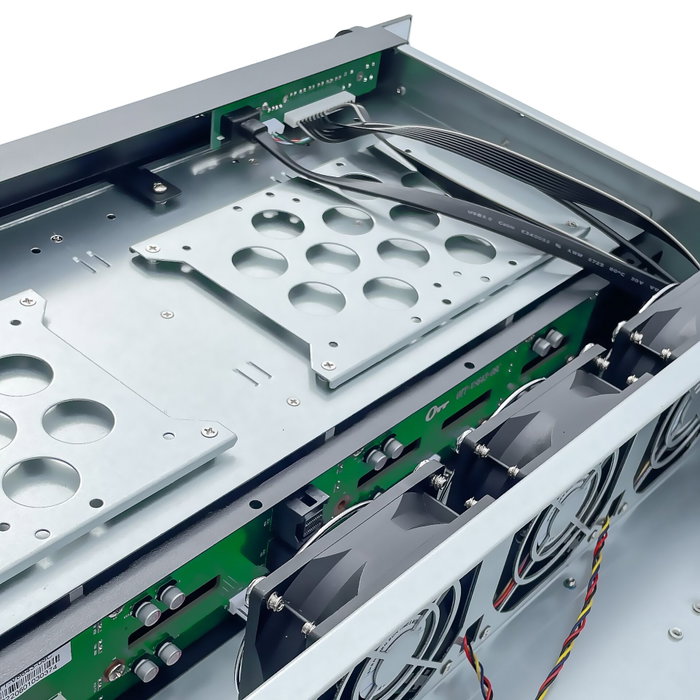 Fantec SRC-2080X07-12G/6G-BCE 2HE 8xSAS&SATA