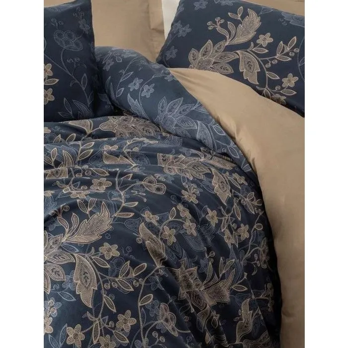 Parure de lit King Size en satin beige, 1 housse de couette 240 x 220 cm + 2 taies d'oreiller 60 x 60 cm Parure de lit King Size en satin beige, 1 housse de couette 240 x 220 cm + 2 taies d'oreiller 60 x 60 cm