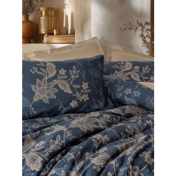 Parure de lit King Size en satin beige, 1 housse de couette 240 x 220 cm + 2 taies d'oreiller 60 x 60 cm Parure de lit King Size en satin beige, 1 housse de couette 240 x 220 cm + 2 taies d'oreiller 60 x 60 cm