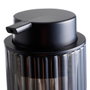 Day Distributeur de savon en verre et plastique (75x75x125 mm)​