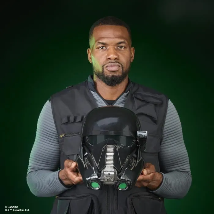 Hasbro Star Wars The Black Series - Casque Death Trooper Imperial Premium Electronique avec LED Avancées, Article Cosplay, Des 14 ans