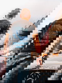 Radikal Revolution T-Shirt Nice Tractor Near The Bull Noire Taille M RKLCB202M