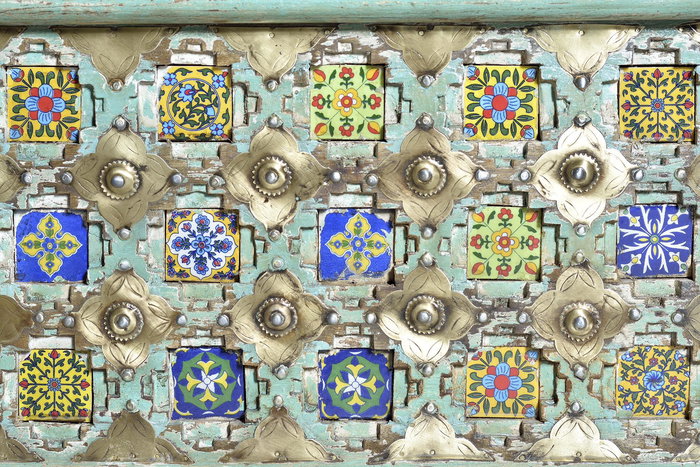 GINER Y COLOMER Coffre en bois de manga à ouverture supérieure - Détails bronze et céramique, finition verte vieillie et lavée - 45 x 80 x 40 cm, 0.15 m³