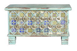 GINER Y COLOMER Coffre en bois de manga à ouverture supérieure - Détails bronze et céramique, finition verte vieillie et lavée - 45 x 80 x 40 cm, 0.15 m³