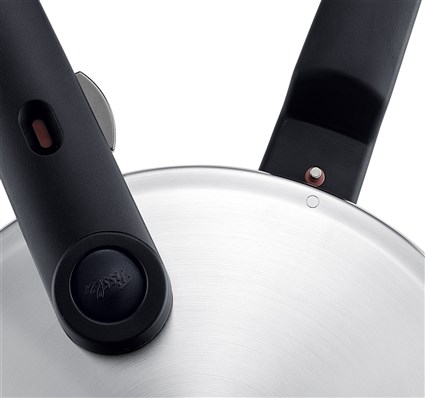 Fissler Vitaquick Premium 602-810-11-000/0, Autocuiseur 26 cm 8+4 L Acier Inoxydable, Apte Induction, Système de Sécurité, Double Niveau Cuisson, Empilable